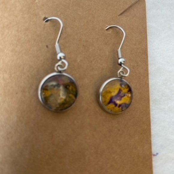 Abstract Acrylic Art Necklace And Earring Set In Gold Colored Bezel - Picture 4 of 6